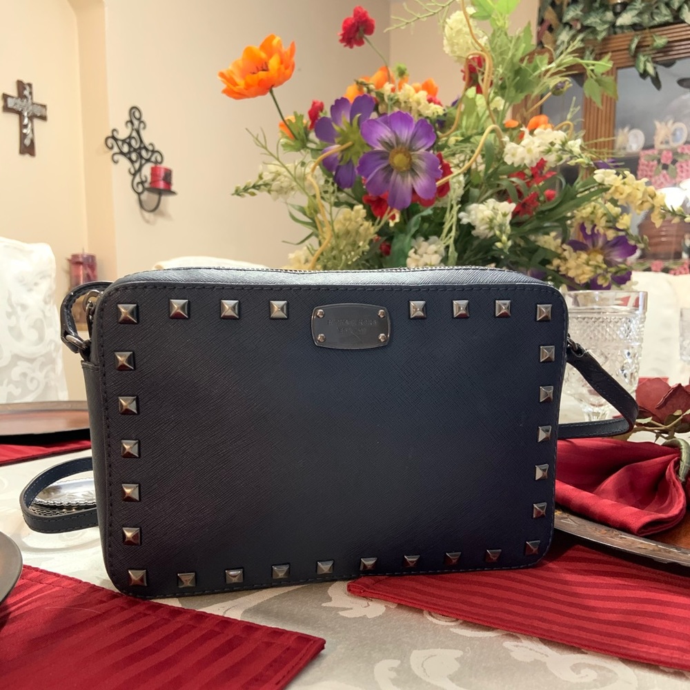 Michael kors cross body purse